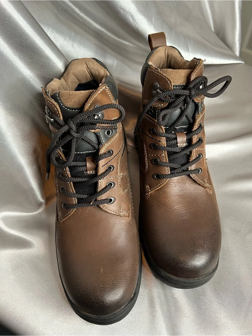 Chaps Men's Brown Genuine Leather Upper Lace-Up Work Boots NWT Lug Sole Size 9.5
